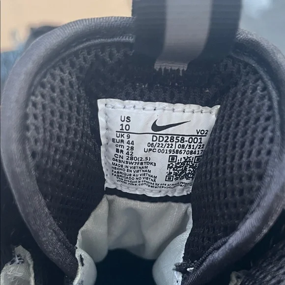 Nike ACG Black Gore-Tex Boots - Picture 5 of 5